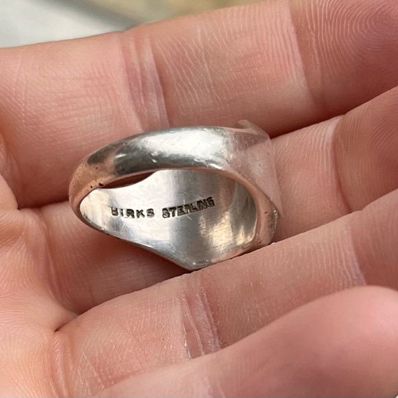 Birks Sterling Silver “Vincent Massey” Class Ring. Circa late 1960’s. Unisex. - Picture 3 of 4